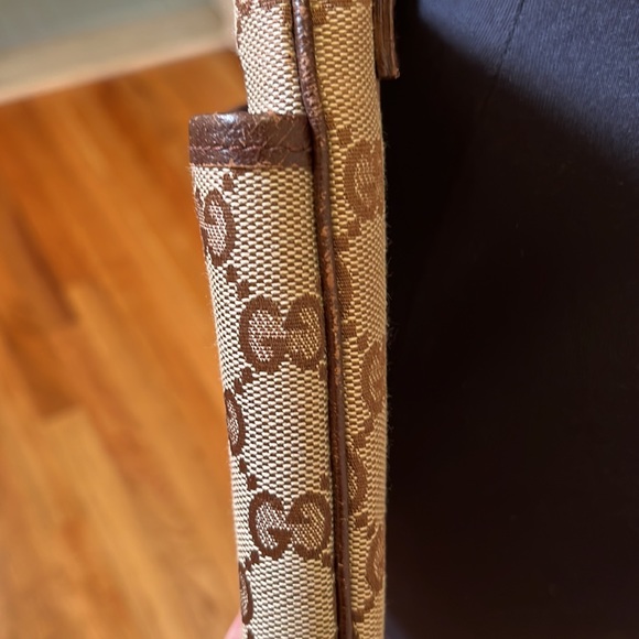 Gucci Crossbody Pouch - Picture 15 of 16